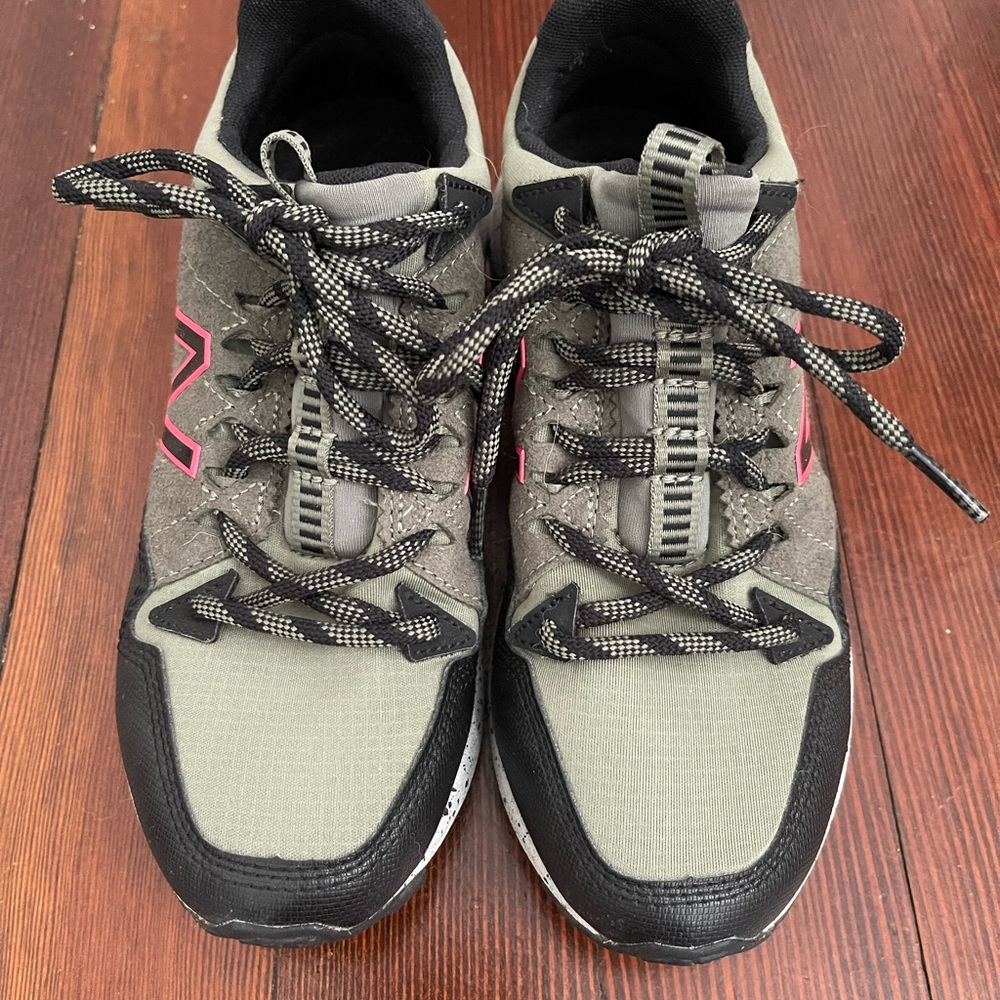 New Balance All Terrain Shoes Women’s Size 6 - Picture 6 of 6